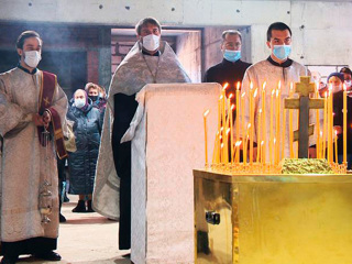 В питерском храме в память о жертвах теракта прошла первая служба