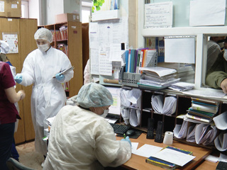 Пандемия истощила человеческие ресурсы в поликлиниках Приамурья