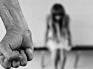 Мигрант сознался в изнасиловании забеременевшей от него 11-летней падчерицы