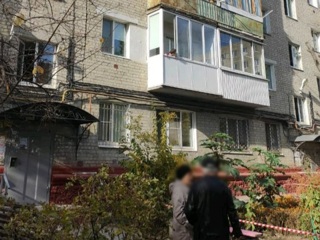 Жительница Саратова, выбросившая детей из окна, не признает свою вину