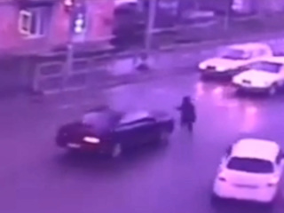 На Сахалине водитель без прав сбил 15-летнюю девушку на переходе