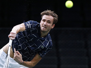 Даниил Медведев вышел в четвертьфинал турнира Masters в Париже