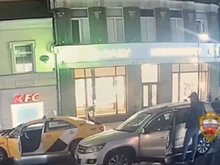 Грабители попали в аварию на только что угнанной машине в центре Москвы