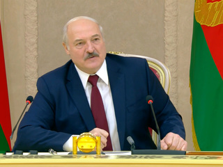 Четвертый месяц протестов: Лукашенко порассуждал о транзите власти
