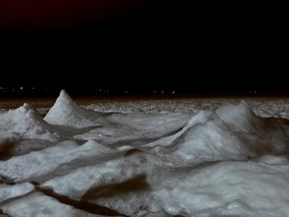 Ледяные пирамиды. Озеро на Урале покрылось странными наростами