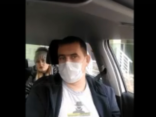 В Барнауле женщина набросилась на таксиста за отказ везти ее без маски