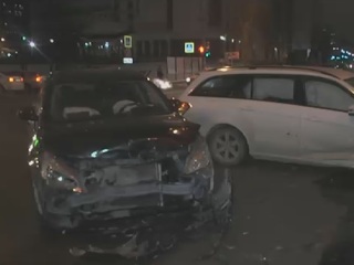 Две иномарки столкнулись в центре Екатеринбурга