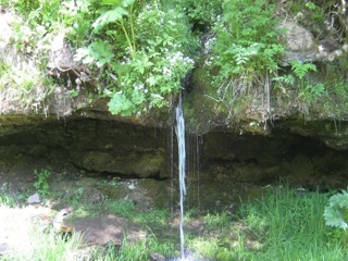 Двухметровый водопад у деревни Ершово получил статус памятника природы