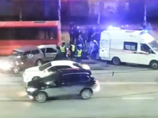 В Воронеже произошло массовое ДТП с пассажирским автобусом: есть пострадавшие