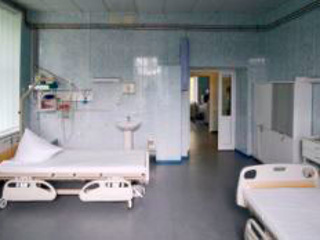 В ковидной больнице в Новосибирске выпал из окна пациент