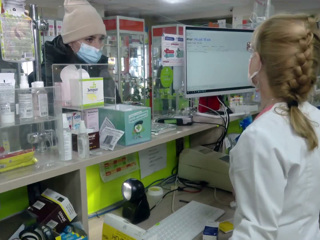 Нерабочие дни в Москве: будут работать только продуктовые магазины и аптеки