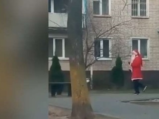 На улицах Тамбова можно увидеть танцующего Санта-Клауса