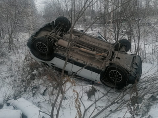 В Новосибирске автомобиль вылетел с дороги из-за сердечного приступа водителя
