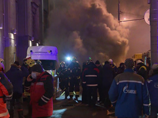 Пожар на Ленинградке локализован: пожарные ждали отключения кабелей