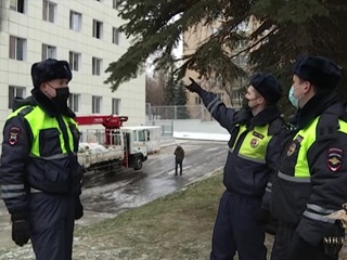 Сотрудники московского ГИБДД спасли людей из горящего онкоцентра