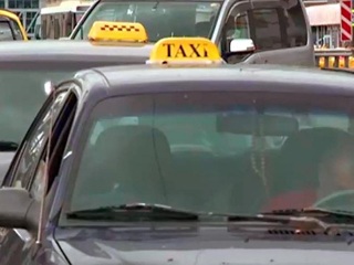 На линию помощи медикам Калуги выехало 15 автомобилей такси