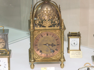 Землетрясение "разбудило" старинные часы в музее Ангарска
