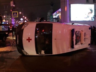 Появились кадры с места аварии скорой помощи в Калуге