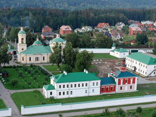 В Подмосковье начался пожар на территории женского монастыря