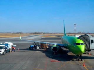 Самолет S7 "завернул" в Новосибирск из-за проблем со здоровьем у пассажирки