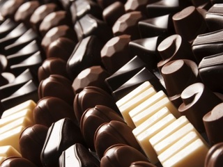 Самарские таможенники задержали порядка миллиона контрафактных конфет и шоколадок