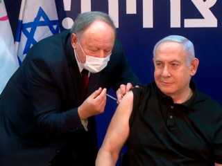 Премьер Израиля привился от коронавируса в прямом эфире