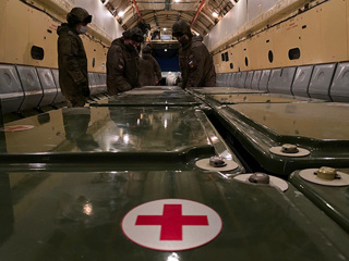Из Ростова в Крым направили четыре самолета медиков спецназначения ЮВО