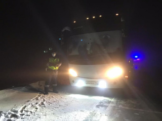 Автобус с вахтовиками из Оренбурга сломался на трассе при 48-градусном морозе