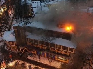 Трехэтажный ресторан загорелся в подмосковных Люберцах