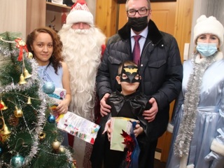 Глава администрации Новочебоксарска исполнил новогоднюю мечту 7-летнего Глеба