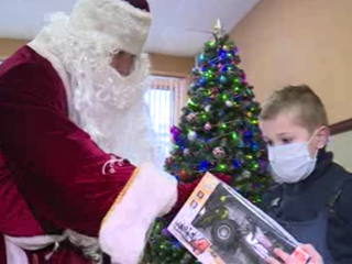 В Иванове Дед Мороз поздравил с наступающими праздниками детей с онкологией