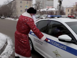 Полицейские креативно поздравили волгоградцев с Новым годом