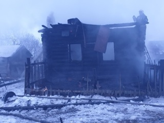 Тела взрослых и детей нашли в доме, сгоревшем в новогоднее утро в Чувашии