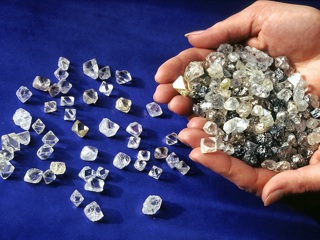 "Алроса" в июне увеличила продажи алмазов в 15 раз, бриллиантов – в 5,5 раза