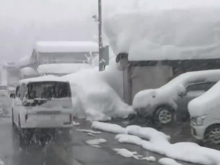 Снегопад парализовал Японию