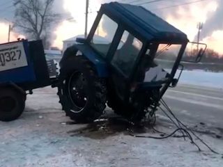 Трактор разорвало пополам: в Башкирии произошло серьезное ДТП