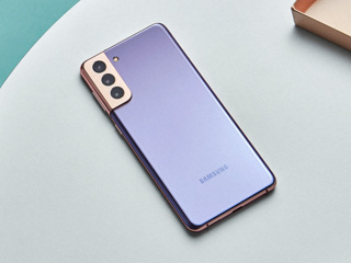 Samsung представил трио флагманских смартфонов