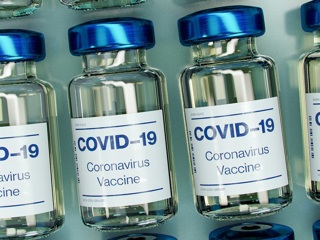 В Челябинской области началась вакцинация пенсионеров от COVID-19