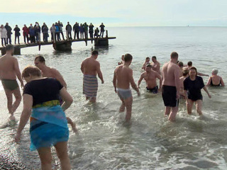 В Сочи из-за шторма отменены Крещенские купания