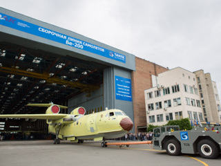Таганрогский завод изготовит для МЧС России еще два самолета Бе-200ЧС