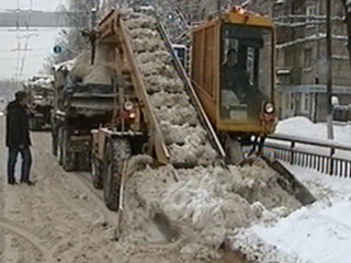 Нижегородским коммунальщикам не хватает техники для уборки снега