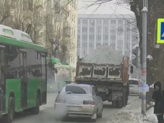 Из-за гололеда в Екатеринбурге выросло количество дорожных аварий