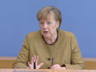 Меркель не требовала свернуть российское военное усиление