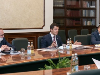 Глава Ямала обсудил с министром транспорта РФ строительство дорог и развитие авиасообщения