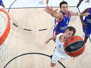 Баскетбольный "Зенит" обыграл в Евролиге "Анадолу Эфес"