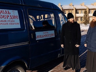 Автобус с обедами для бездомных запустили в Челябинской области