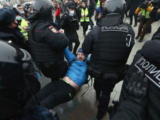 Незаконные акции: задержания в Москве и предупреждение от МВД