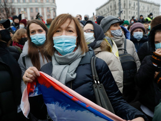 В центре Москвы активисты заблокировали метро и вышли на дорогу