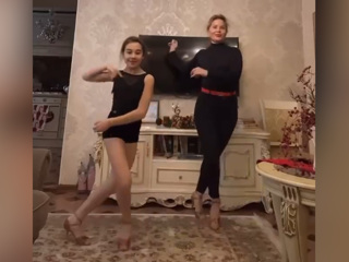 #РОССИЯТАНЦУЕТДОМА: Лучший Ча-ча-ча исполнили Альфия и Дарья Шайхалисламовы