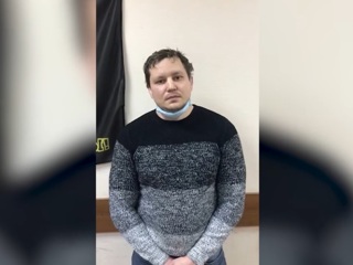 Задержан мужчина, напавший на полицейских в Петербурге. Видео